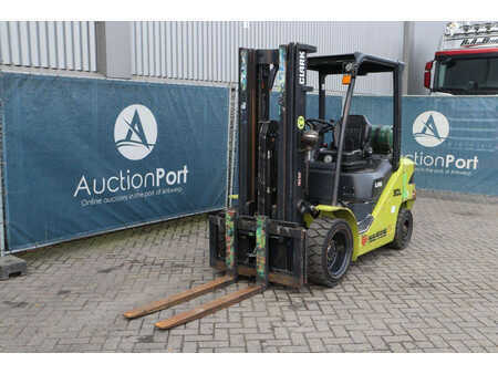 LPG heftrucks 2019  Clark S30L (9)