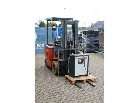 Sähkö - 4 pyör 2009  Heli CPD15 (7)