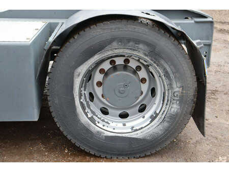 Terminálový traktor 2008  MOL YM 180/4X2 (12)