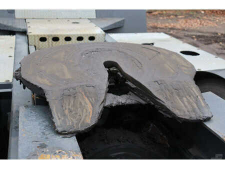 Terminálový traktor 2008  MOL YM 180/4X2 (17)