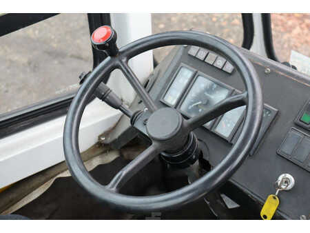 Terminálový traktor 2008  MOL YM 180/4X2 (21)