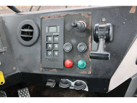 Terminálový traktor 2008  MOL YM 180/4X2 (24)