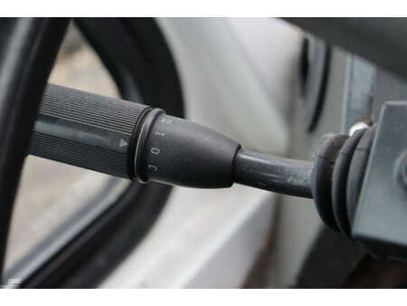 Terminálový traktor 2008  MOL YM 180/4X2 (25)