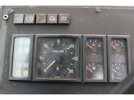 Terminálový traktor 2008  MOL YM 180/4X2 (26)