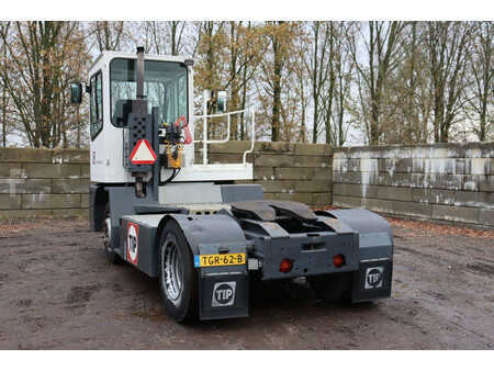 Terminálový traktor 2008  MOL YM 180/4X2 (4)