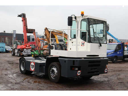 Terminálový traktor 2008  MOL YM 180/4X2 (7)