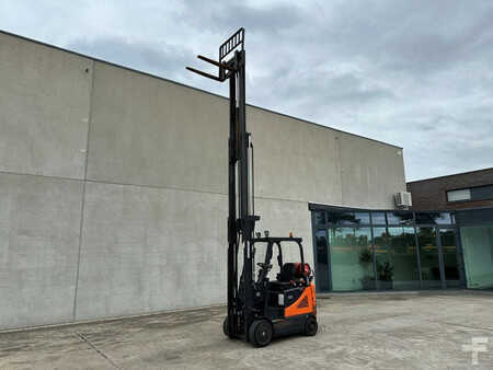 Nestekaasutrukki 2017  Doosan GC20E-5 (35)