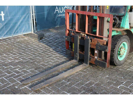 Chariots élévateurs diesel 1992  Mitsubishi FD20 (10)