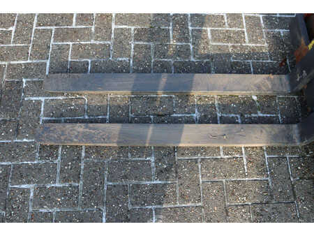 Chariots élévateurs diesel 1992  Mitsubishi FD20 (11)