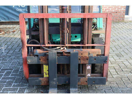 Chariots élévateurs diesel 1992  Mitsubishi FD20 (13)