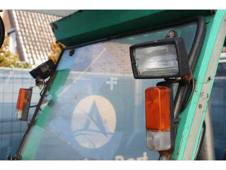 Chariots élévateurs diesel 1992  Mitsubishi FD20 (15)