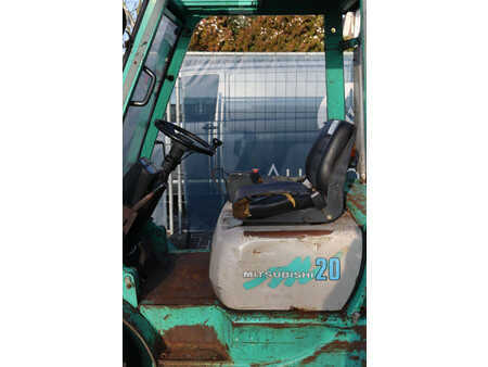 Chariots élévateurs diesel 1992  Mitsubishi FD20 (21)