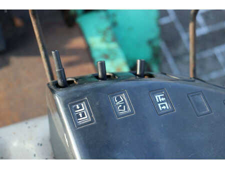 Chariots élévateurs diesel 1992  Mitsubishi FD20 (26)