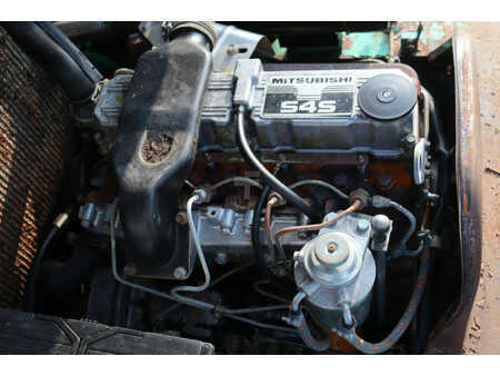 Chariots élévateurs diesel 1992  Mitsubishi FD20 (32)