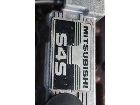 Chariots élévateurs diesel 1992  Mitsubishi FD20 (33)