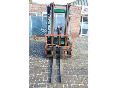 Chariots élévateurs diesel 1992  Mitsubishi FD20 (8)