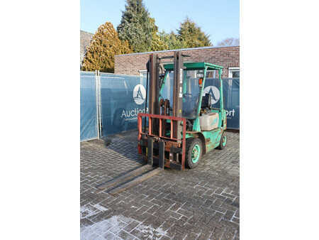 Chariots élévateurs diesel 1992  Mitsubishi FD20 (9)