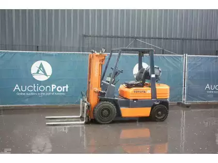 Treibgasstapler 1993  Toyota 42 5FGF25 (1)