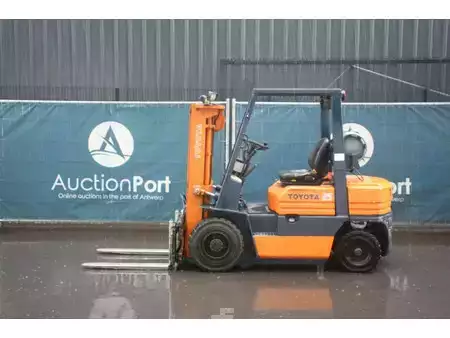 Treibgasstapler 1993  Toyota 42 5FGF25 (2)