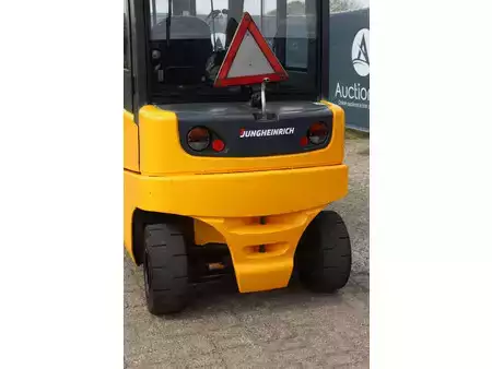Eléctrico - 4 rodas - Jungheinrich EFG 540 (17)