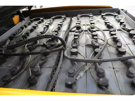 Eléctrico - 4 rodas - Jungheinrich EFG 540 (31)