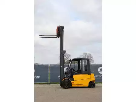 Eléctrico - 4 rodas - Jungheinrich EFG 540 (32)