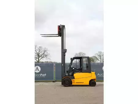 Eléctrico - 4 rodas - Jungheinrich EFG 540 (33)