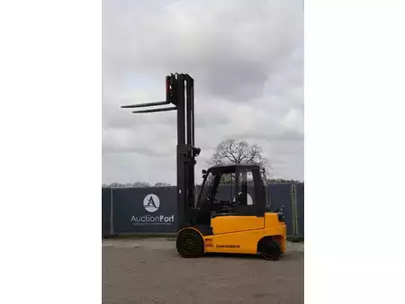 Eléctrico - 4 rodas - Jungheinrich EFG 540 (34)