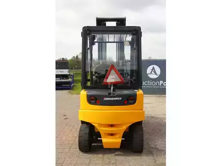 Eléctrico - 4 rodas - Jungheinrich EFG 540 (5)