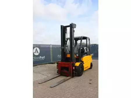 Eléctrico - 4 rodas - Jungheinrich EFG 540 (9)