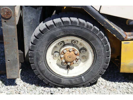 Diesel heftrucks 1999  Yale GDP25RF (16)