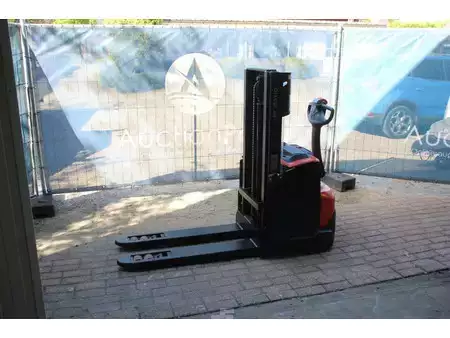 Stacker pedestre 2023  Toyota SWE200D (1)