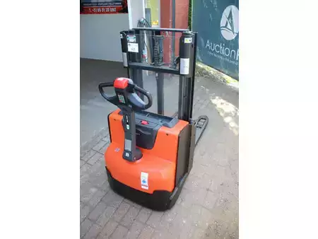 Stacker pedestre 2023  Toyota SWE200D (5)