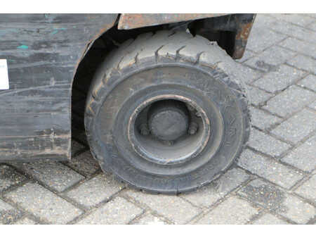 Carrelli elettrici 4 ruote 2017  Hyster J3.0XN (15)