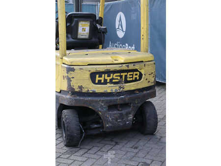 Carrelli elettrici 4 ruote 2017  Hyster J3.0XN (17)