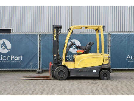 Carrelli elettrici 4 ruote 2017  Hyster J3.0XN (2)