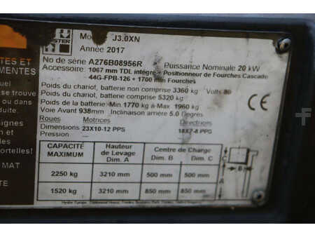 Carrelli elettrici 4 ruote 2017  Hyster J3.0XN (25)