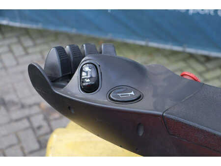 Carrelli elettrici 4 ruote 2017  Hyster J3.0XN (27)