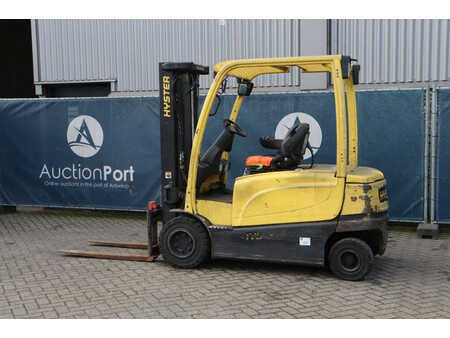 Carrelli elettrici 4 ruote 2017  Hyster J3.0XN (3)