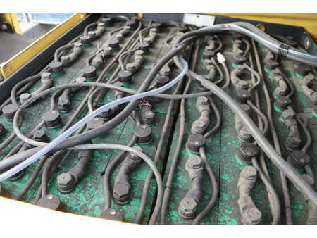 Carrelli elettrici 4 ruote 2017  Hyster J3.0XN (31)