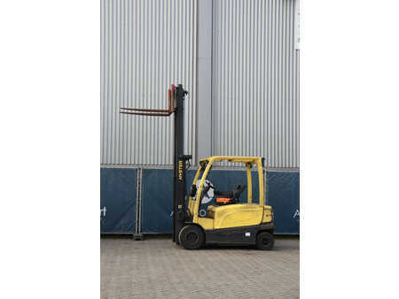 Carrelli elettrici 4 ruote 2017  Hyster J3.0XN (32)