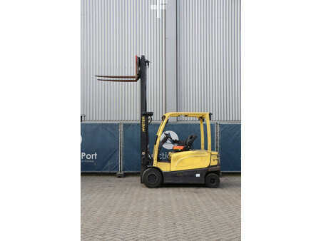 Carrelli elettrici 4 ruote 2017  Hyster J3.0XN (33)