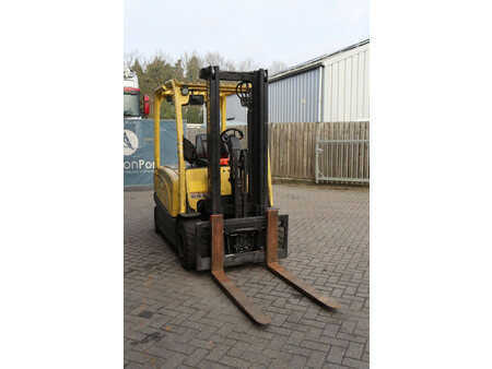 Carrelli elettrici 4 ruote 2017  Hyster J3.0XN (7)