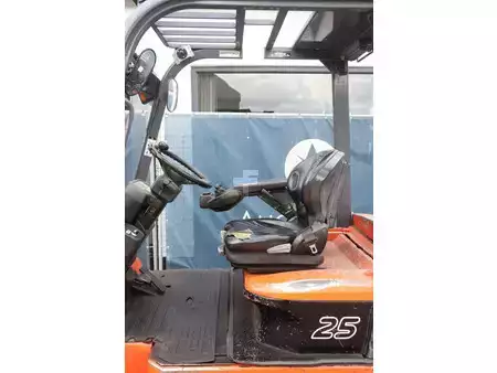 Carrelli elettrici 4 ruote 2009  Toyota 7FBMF25 (23)