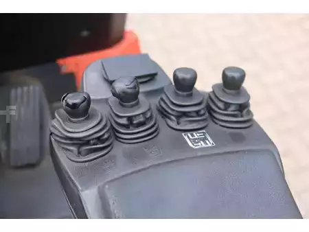 Carrelli elettrici 4 ruote 2009  Toyota 7FBMF25 (29)