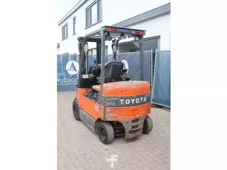 Carrelli elettrici 4 ruote 2009  Toyota 7FBMF25 (4)