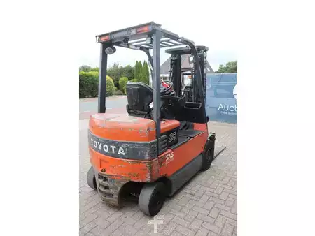 Carrelli elettrici 4 ruote 2009  Toyota 7FBMF25 (6)
