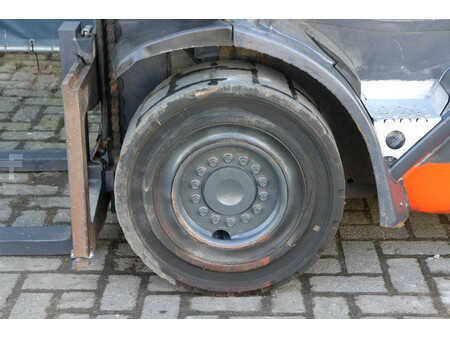 Nestekaasutrukki 2008  Linde H35T (13)