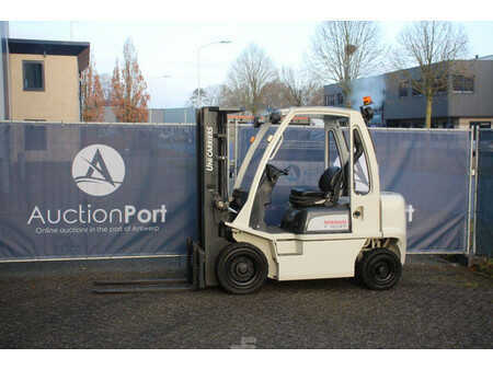 Chariots élévateurs diesel 2014  Nissan Y1D2A25Q (1)