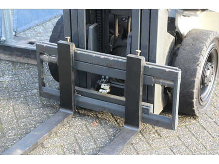 Chariots élévateurs diesel 2014  Nissan Y1D2A25Q (10)